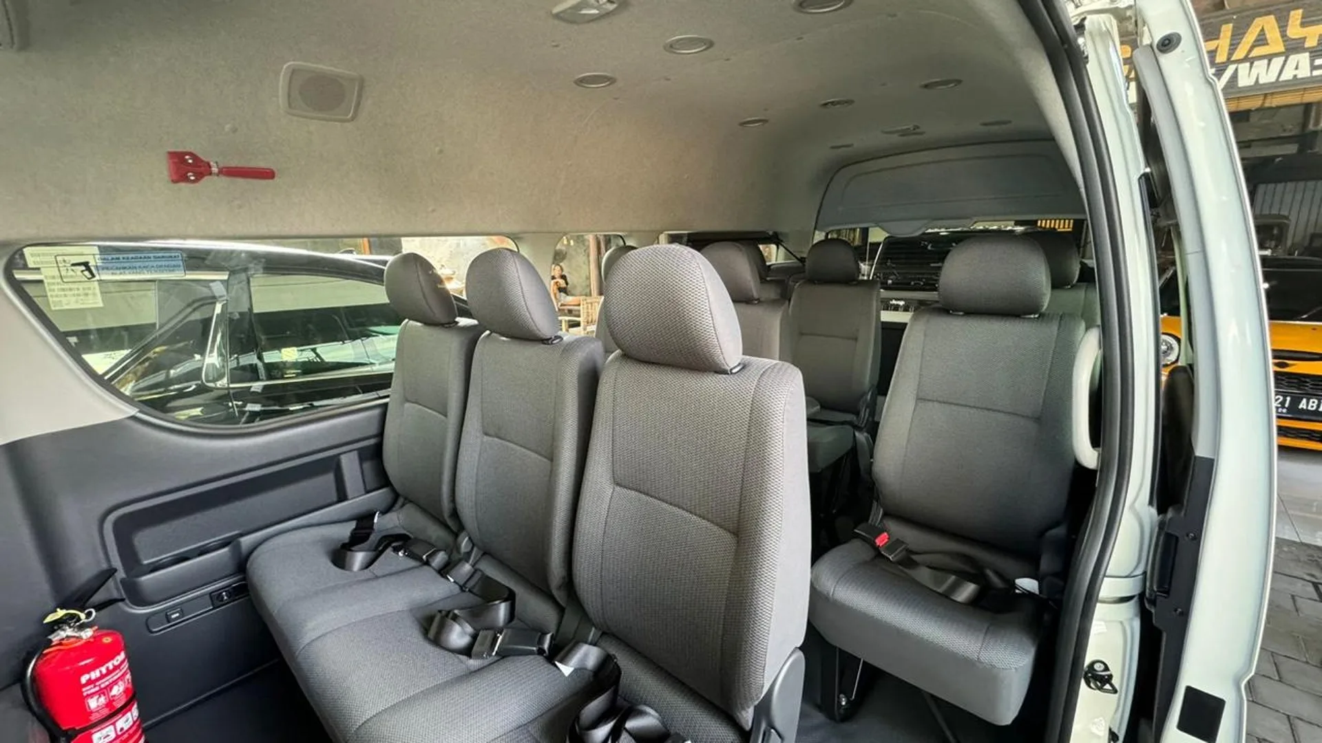 Armada Hiace Marakata Holiday