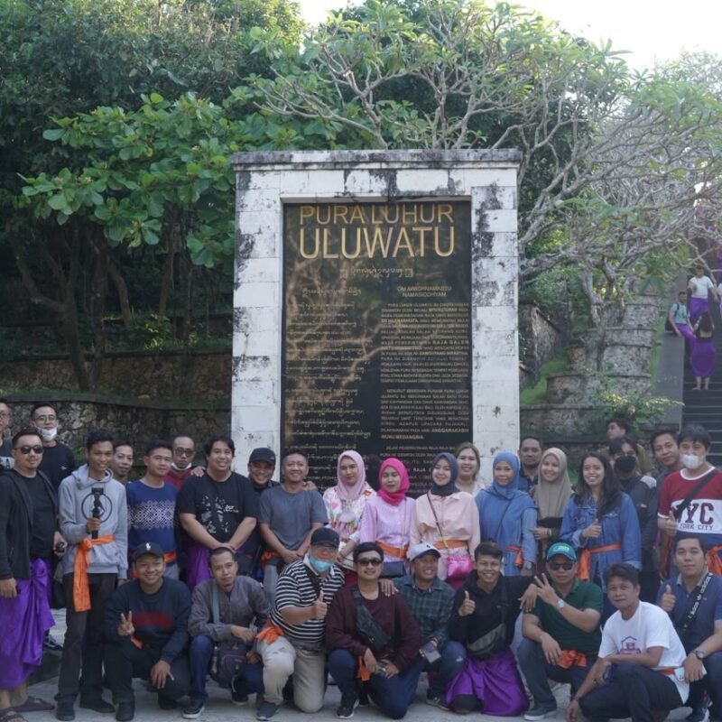 tour-bali-pura-uluwatu-group