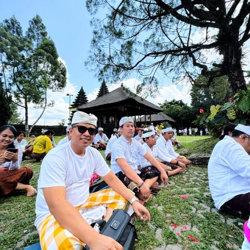tour-bali-upacara-pura